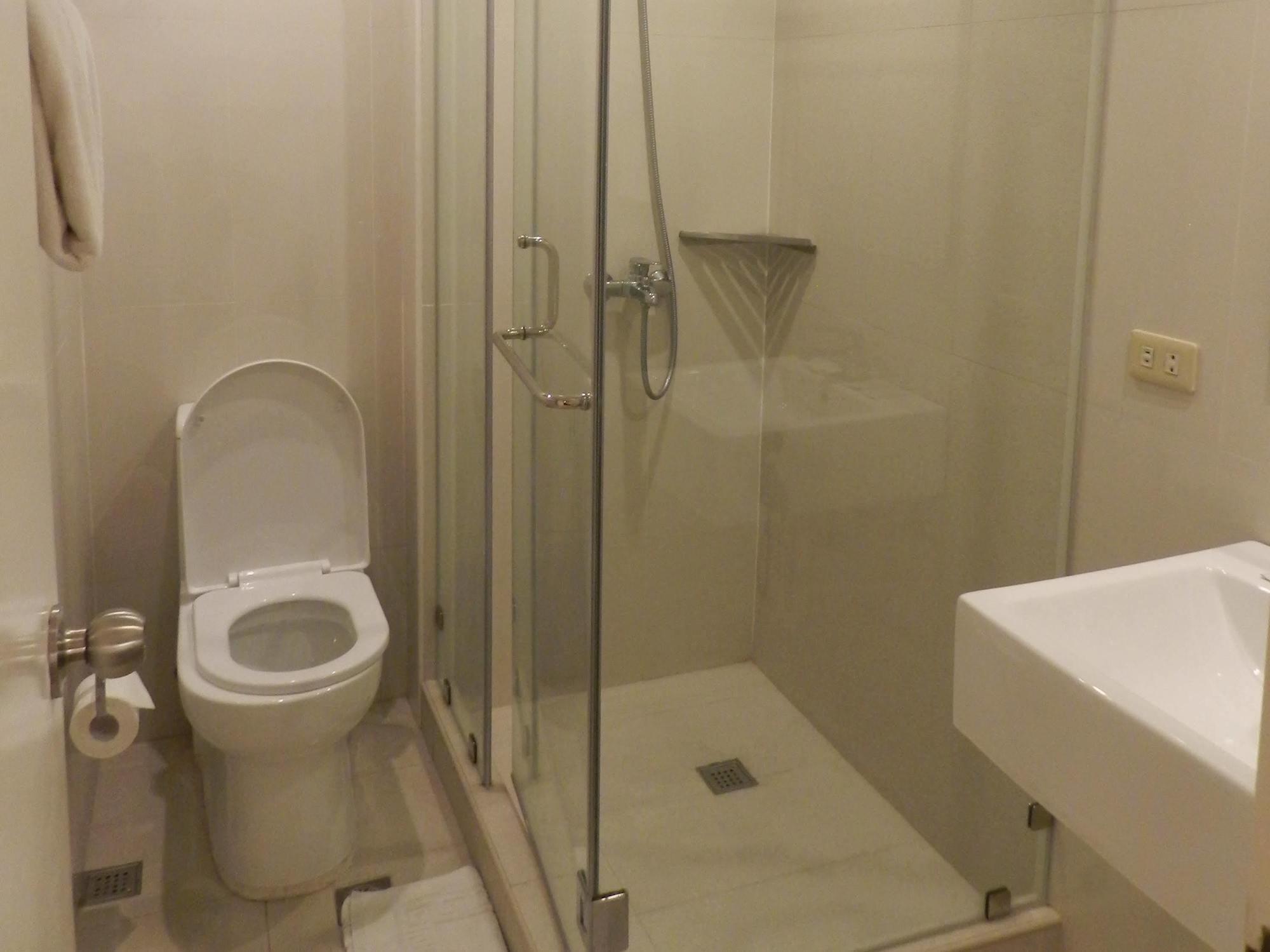 Salcedo Suites Makati City Esterno foto